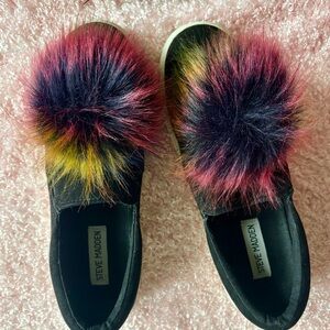 Steve Madden Great Faux Fur Multi Color Pom Pom Slip-On Blk Sneaker, 8.5M